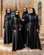 عبايه مفتوحه